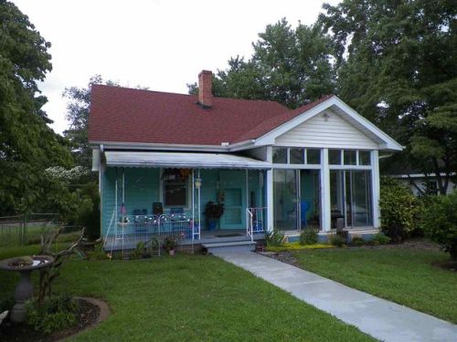 17 Lawrence St, Lyman, SC 29365-1610