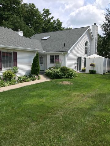 6696 Hidden Lake Trl, Cleveland, OH 44141-3178