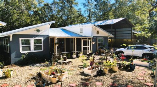 814 2nd St, Carrabelle, FL 32322-5096