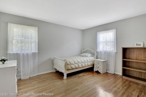 10 Longfellow Ter, Morganville NJ  07751-1411 exterior