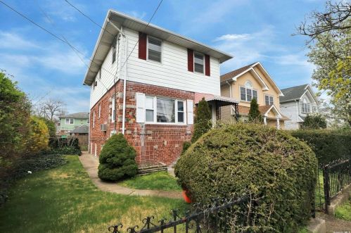 470 Clement Ave, Floral Park, NY 11003-3320