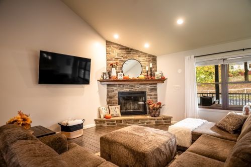 323 Blackhawk Rd, Beaver Falls PA  15010-1405 exterior