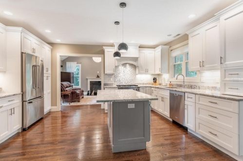 5 Rolling Ln, Natick MA  01760-2949 exterior