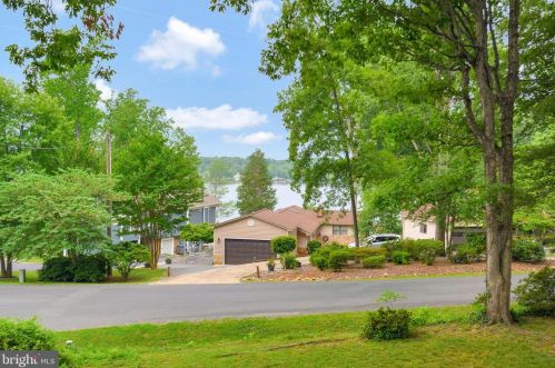 101 Pine Valley Rd, Locust Grove, VA 22508-5473
