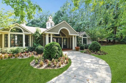 1408 Pondcrest Ln, White Plains NY  10607-1357 exterior