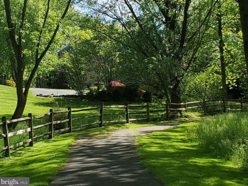 222 Longspur Dr, Wilmington DE  19808-4363 exterior