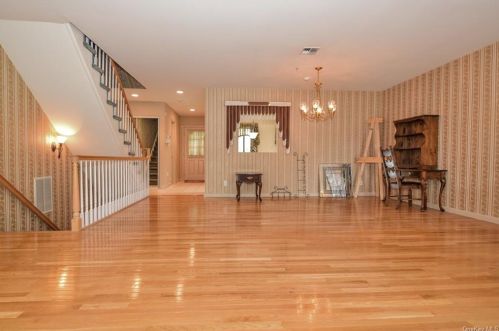 73 Jamie Ct, Airmont NY  10901-7016 exterior