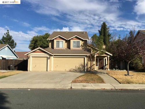 390 Ruby St, Oakley, CA 94561-2000