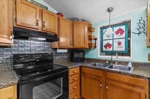 1525 Pleasant St, Tavares FL  32778-4001 exterior