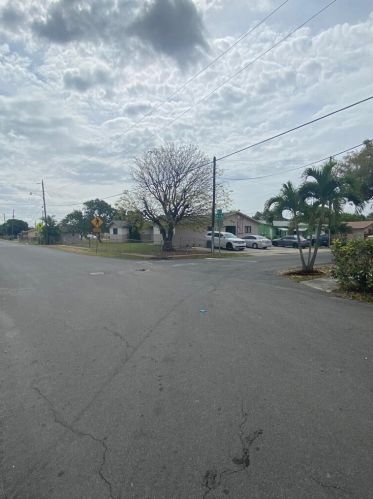 1495 2nd St, Dania Beach, FL 33004-2633