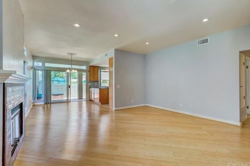 26107 Mcbean Pkwy, Santa Clarita, CA 91355-2015
