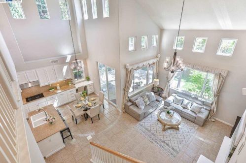 330 Langton Ct, San Ramon CA  94582-4692 exterior