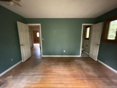 3821 Gomer St, Yorktown Hgts NY  10598-1724 exterior