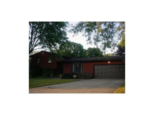 1701 Poppy Dr, Mogadore, OH 44260-1720