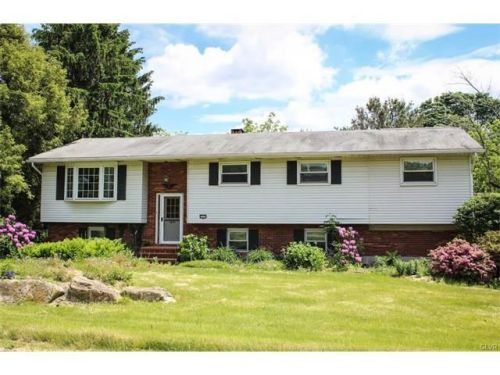 2895 Township Line Rd, Orefield, PA 18069-2850