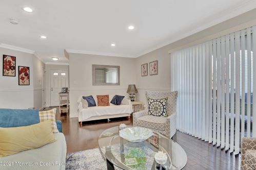 251 Tulip Ln, East Freehold NJ  07728-4033 exterior