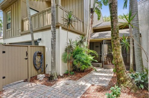 295 Pine Shadow Way, West Palm Beach, FL 33414-4723