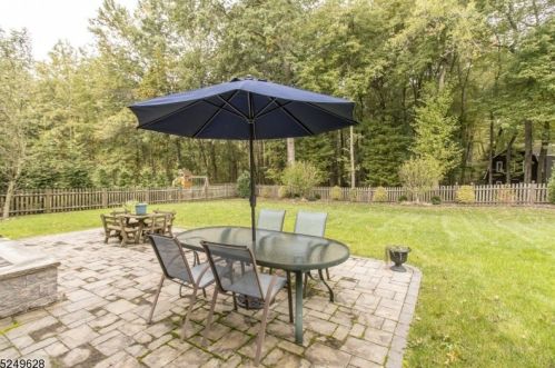 11 Autumn Dr, Scotch Plains NJ  07076-2431 exterior