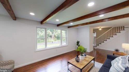 913 Lake Dr, Trenton NJ  08648-4003 exterior