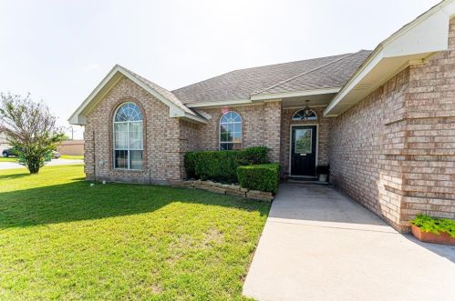 301 Willow Rd, Aubrey TX  76227-9404 exterior