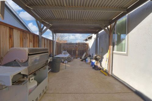 1743 Fairhaven Ct, Oakley CA  94561-3069 exterior