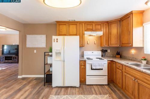 293 William Way, West Pittsburg CA  94565-4706 exterior