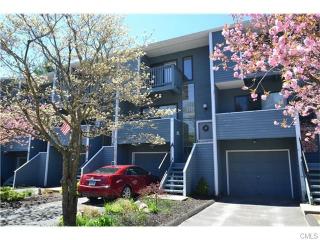 19 Hudson St, Bethel, CT 06801-2053