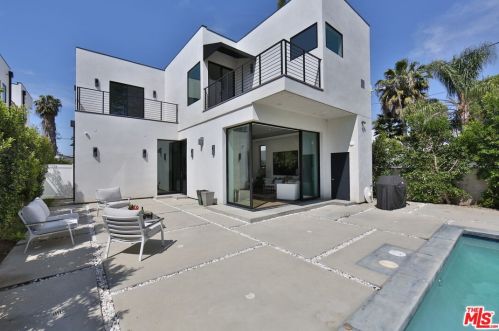 5128 Noble Ave, Van Nuys CA  91403-1376 exterior