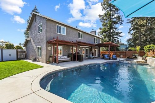 1900 Foxtail Ct, Turlock CA  95382-2890 exterior