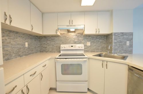 7804 102 Ln, Miami FL  33156-2691 exterior