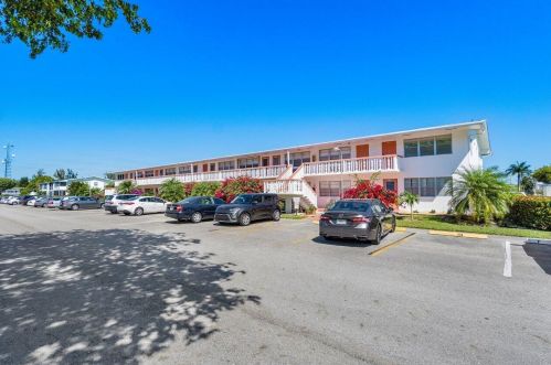 124 Windsor F, West Palm Beach, FL 33417-2423