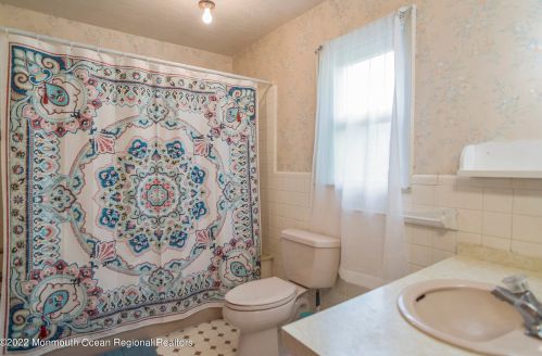 345 Princeton Ave, Berkeley Township NJ  08721-2321 exterior