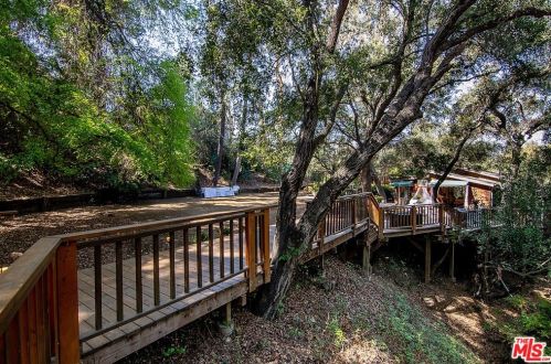 21658 Encina Rd, Topanga CA  90290-3524 exterior