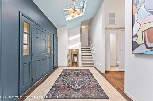 10 Mt Dr, Holmdel Village NJ  07733-1332 exterior