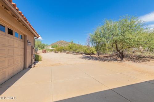 7839 Dixileta Dr, Scottsdale AZ exterior