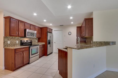 116 Camino Del Rio, Fort Pierce FL  34952-2375 exterior