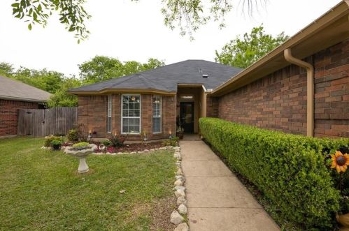 5708 Sea Breeze Ln, Fort Worth, TX 76135-2076