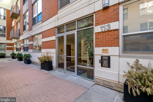 113 Bread St, Philadelphia PA  19106-4610 exterior