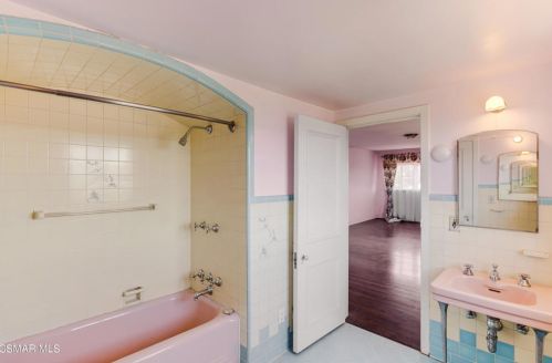 3192 Sycamore Dr, Simi Valley CA 93065-2703 exterior