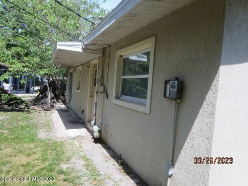225 Palm Pl, Sanford, FL 32773-5241