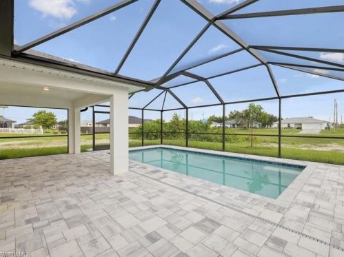 22 25th Ter, Cape Coral, FL 33993-8705