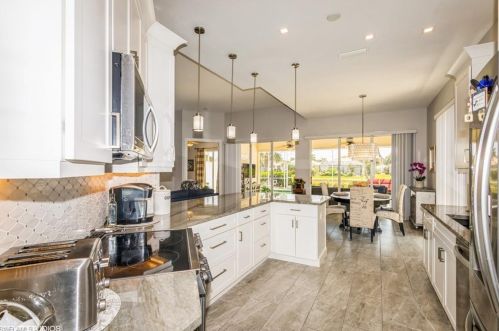 4288 Montalvo Ct, Naples FL  34109-3335 exterior