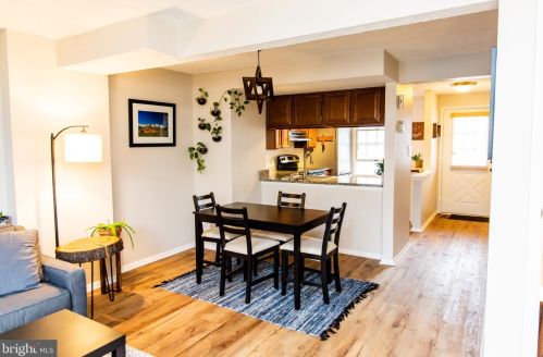 2818 New Providence Ct, Falls Church, VA 22042-4432