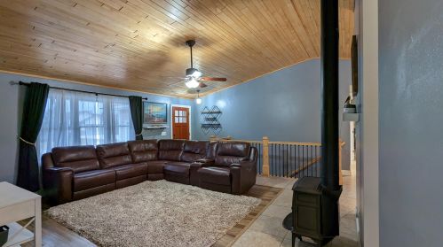 1411 Meadowbrook Dr, Cleveland WI  53015-1475 exterior