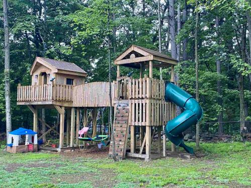 22 Settlers Ln, Salem NH  03079-1253 exterior