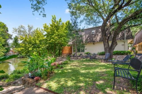 902 Weatherred Dr, Richardson TX  75080-7205 exterior
