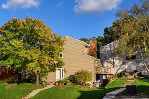 3467 Pilgrim Ln, Minneapolis, MN 55441-2471