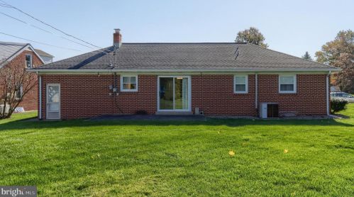827 3rd Ave, Swatara, PA 17033-1904