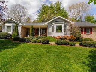 14 Four Oaks Dr, Oak Park, NC 28704-9545