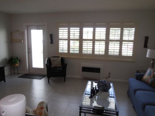 402 Windsor R, West Palm Beach, FL 33417-2469